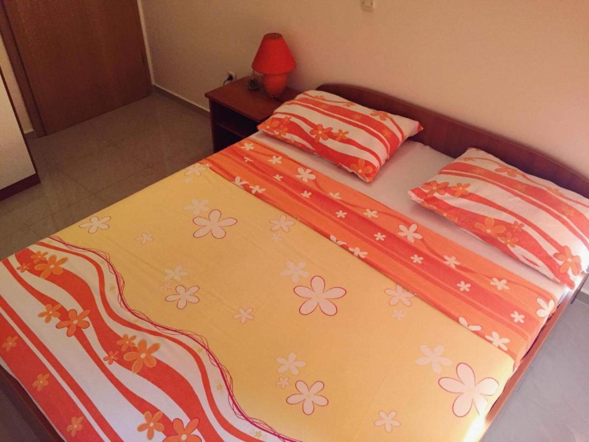 Apartmani Viktorija Vrana  Exterior photo