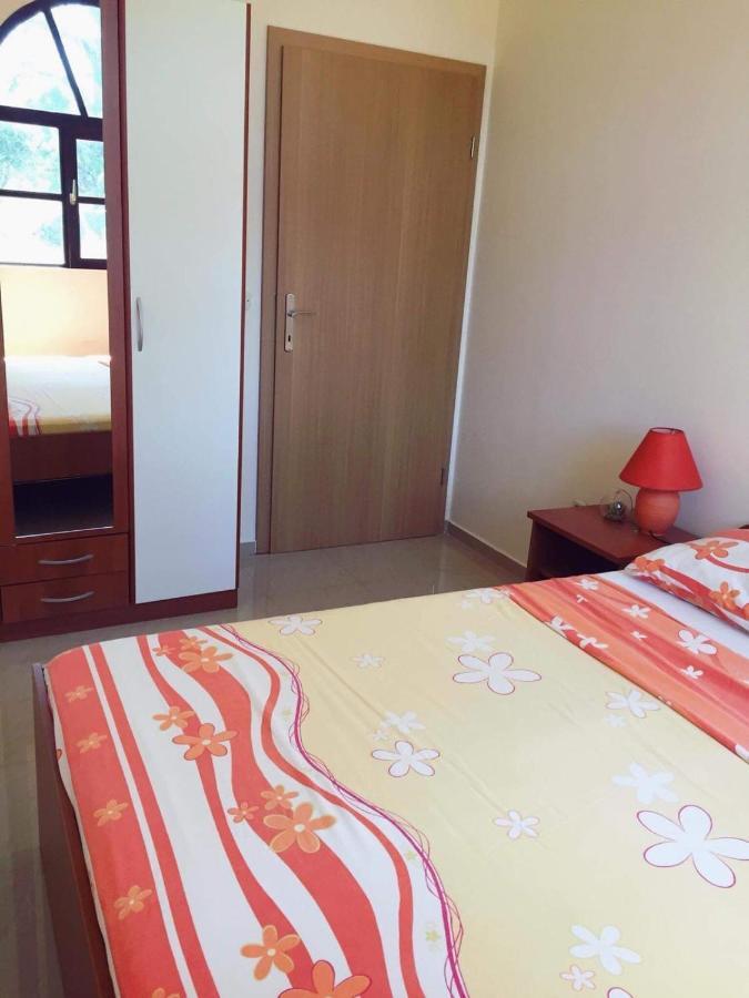 Apartmani Viktorija Vrana  Exterior photo